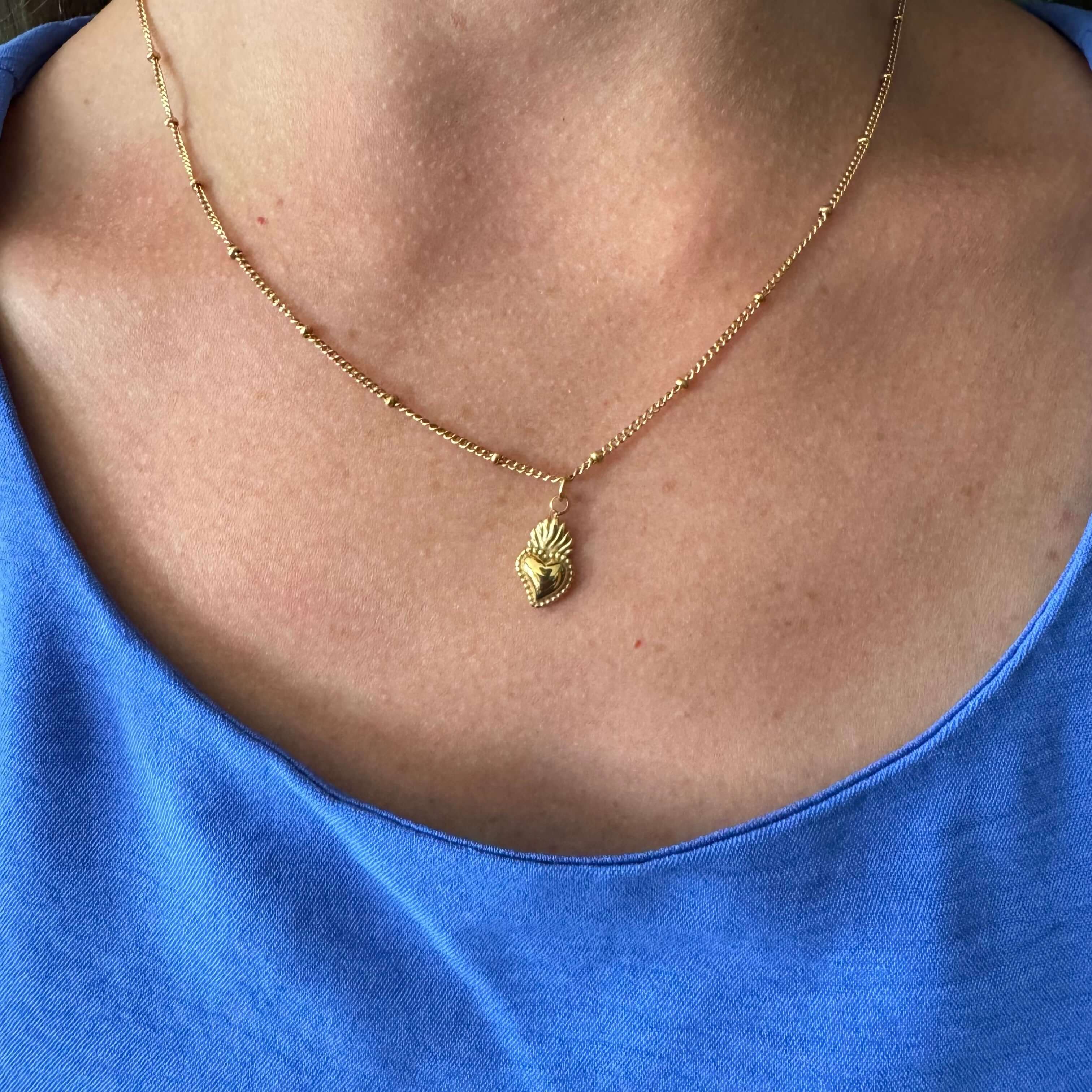 Dainty Sacred Heart of Jesus Necklace – Brick House in the City